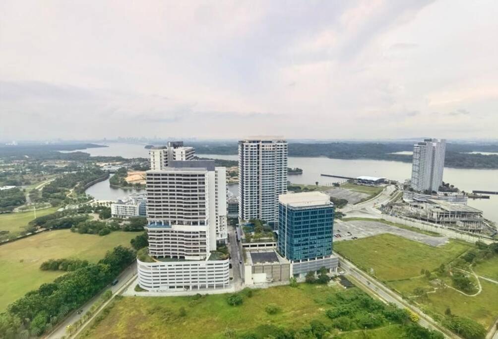C0704 Almas Suite Seaview & Netflix Stay Nusajaya  Extérieur photo